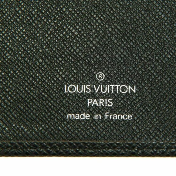 Authentic Louis Vuitton Black Taiga Agenda MM notebook - Picture 12 of 12